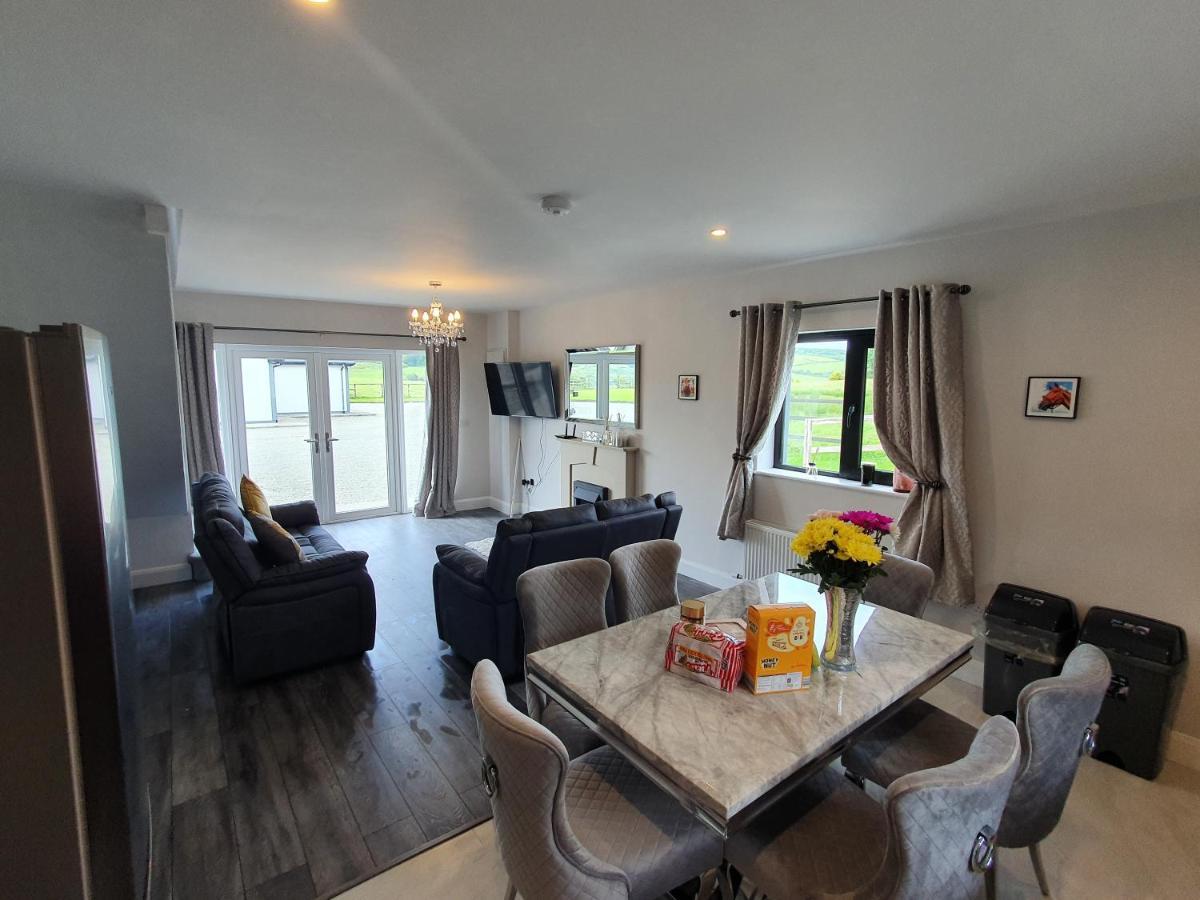 N0 2 Greystones Clock Tower Lodge Leap ภายนอก รูปภาพ